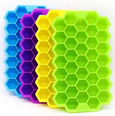 Fabricantes de helados sostenibles bandeja de hielo de silicona plegable caliente de 37 cavidades de panal de miel con tapa