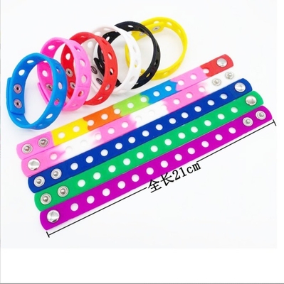 Brazalete de pulsera de caucho de silicona personalizado con agujeros personalizable y duradero