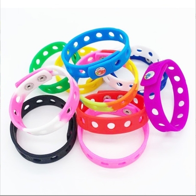 Brazalete de pulsera de caucho de silicona personalizado con agujeros personalizable y duradero