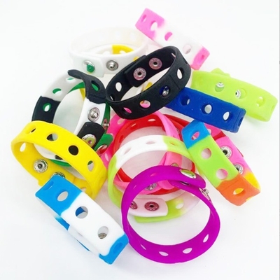 Brazalete de pulsera de caucho de silicona personalizado con agujeros personalizable y duradero