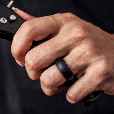 Diseño personalizado Anillo de dedo de goma de silicona ecológico Anillo de boda flexible y duradero