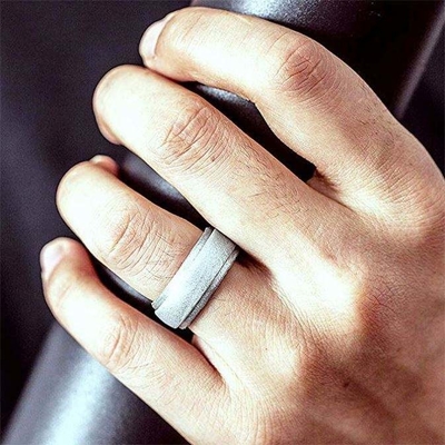 Anillo de bodas de silicona para hombres 4 paquetes Singles Step Edge Diseño elegante Metálico Negro y Camo