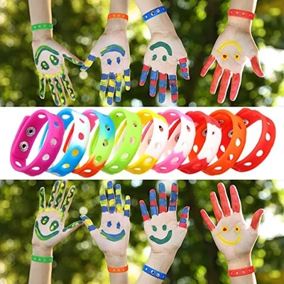 Pulsera de silicona para la educación Bebé joyería colgante Estilo de moda Muñeca juguete goma blanda Regalo para niños