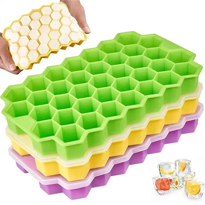 Fabricantes de helados sostenibles bandeja de hielo de silicona plegable caliente de 37 cavidades de panal de miel con tapa