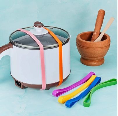 Banda de toalla de silicona flexible y fácil de colocar para sillas de playa Mantenga su toalla en su lugar