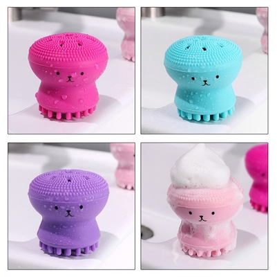 Pintura para limpieza facial de silicona con forma de pulpo y con el resto