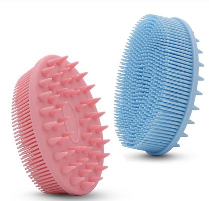 Es fácil limpiar la piel de Loofah con un limpiador de cuerpo de silicona y un cepillo de baño de ducha exfoliante