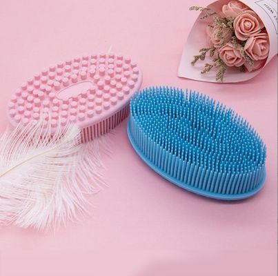 Es fácil limpiar la piel de Loofah con un limpiador de cuerpo de silicona y un cepillo de baño de ducha exfoliante