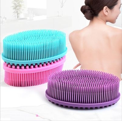 Es fácil limpiar la piel de Loofah con un limpiador de cuerpo de silicona y un cepillo de baño de ducha exfoliante