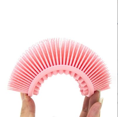 Es fácil limpiar la piel de Loofah con un limpiador de cuerpo de silicona y un cepillo de baño de ducha exfoliante