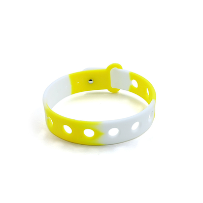 Pulsera de silicona multi color personalizada para niños con agujeros para amuletos por moldeo
