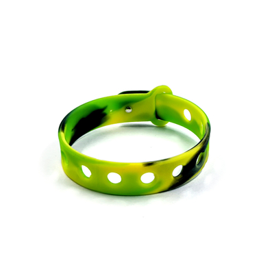 Pulsera de silicona multi color personalizada para niños con agujeros para amuletos por moldeo