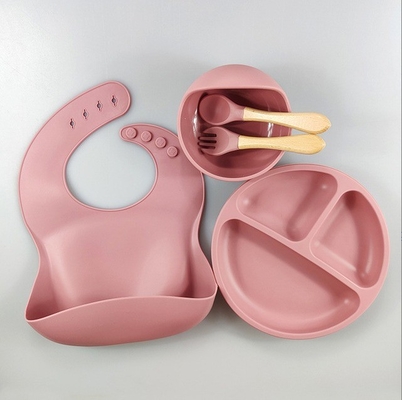 5pcs Eco-friendly Baby Feeding Set Silicona Succión Cuencos Placas Cuchara de horquilla Bib para niños pequeños