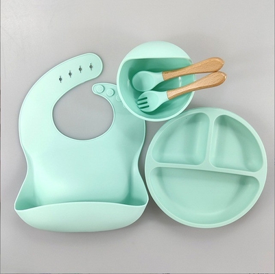 5pcs Eco-friendly Baby Feeding Set Silicona Succión Cuencos Placas Cuchara de horquilla Bib para niños pequeños