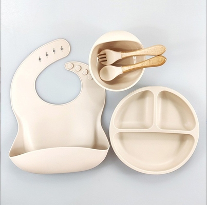 5pcs Eco-friendly Baby Feeding Set Silicona Succión Cuencos Placas Cuchara de horquilla Bib para niños pequeños