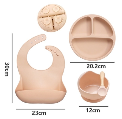 5pcs Eco-friendly Baby Feeding Set Silicona Succión Cuencos Placas Cuchara de horquilla Bib para niños pequeños