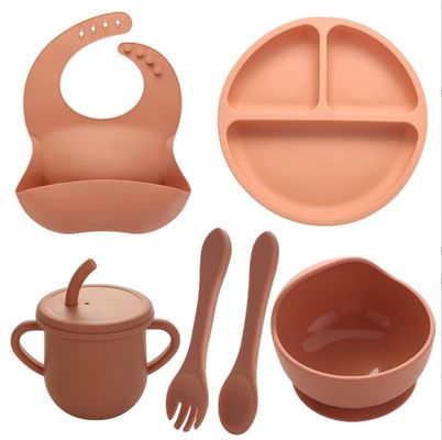 Conjunto de alimentación de bebés de silicona duradera cucharas libres de BPA placas de bibs estilo de diseño personalizado