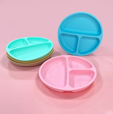 Plato antiderrapante de silicona libre de BPA para bebés con vaso de succión y material de calidad alimentaria