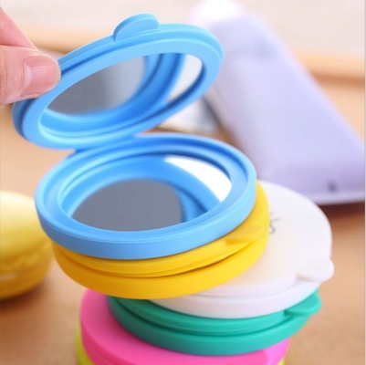 Espejo de bolsillo de maquillaje portátil.