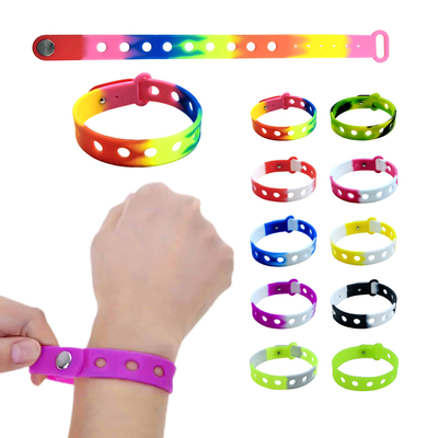 Diseño de procesamiento de silicona encantos ajustables pulseras para eventos