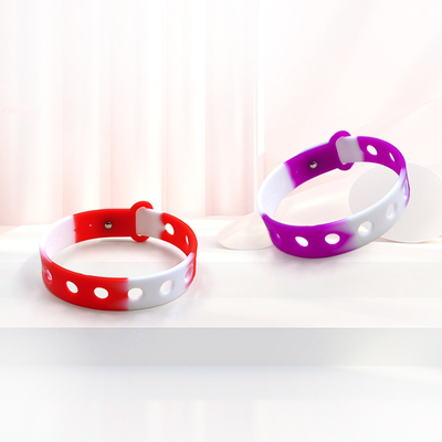 Diseño de procesamiento de silicona encantos ajustables pulseras para eventos