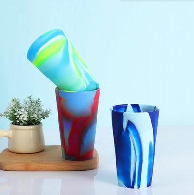 Taza de silicona libre de BPA de color mixto plegable Taza de bebida para viajes