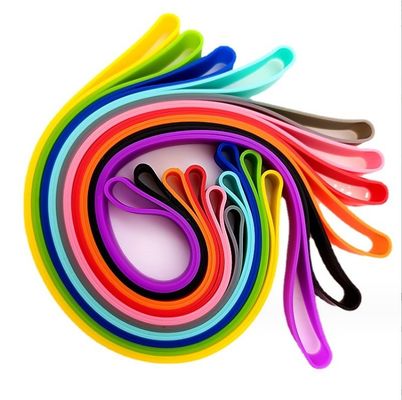 Servicio de corte para el color sólido de la silla de playa elástica de la toalla de soporte de clips de banda de goma de silicona
