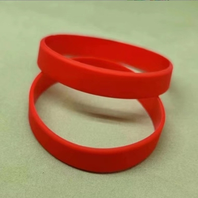 Pulsera de silicona para niños Tamaño personalizado Brazalete de goma en moldeado con logotipo de impresión